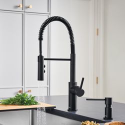 Catris Semi-Pro Pull-Down Dual-Spray Kitchen Faucet (Matte Black)