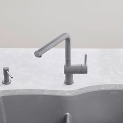 Linus Low Arc Pull-Out Dual-Spray Kitchen Faucet - Metallic Gray, 526370