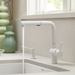 Linus Low Arc Pull-Out Dual-Spray Kitchen Faucet (White)